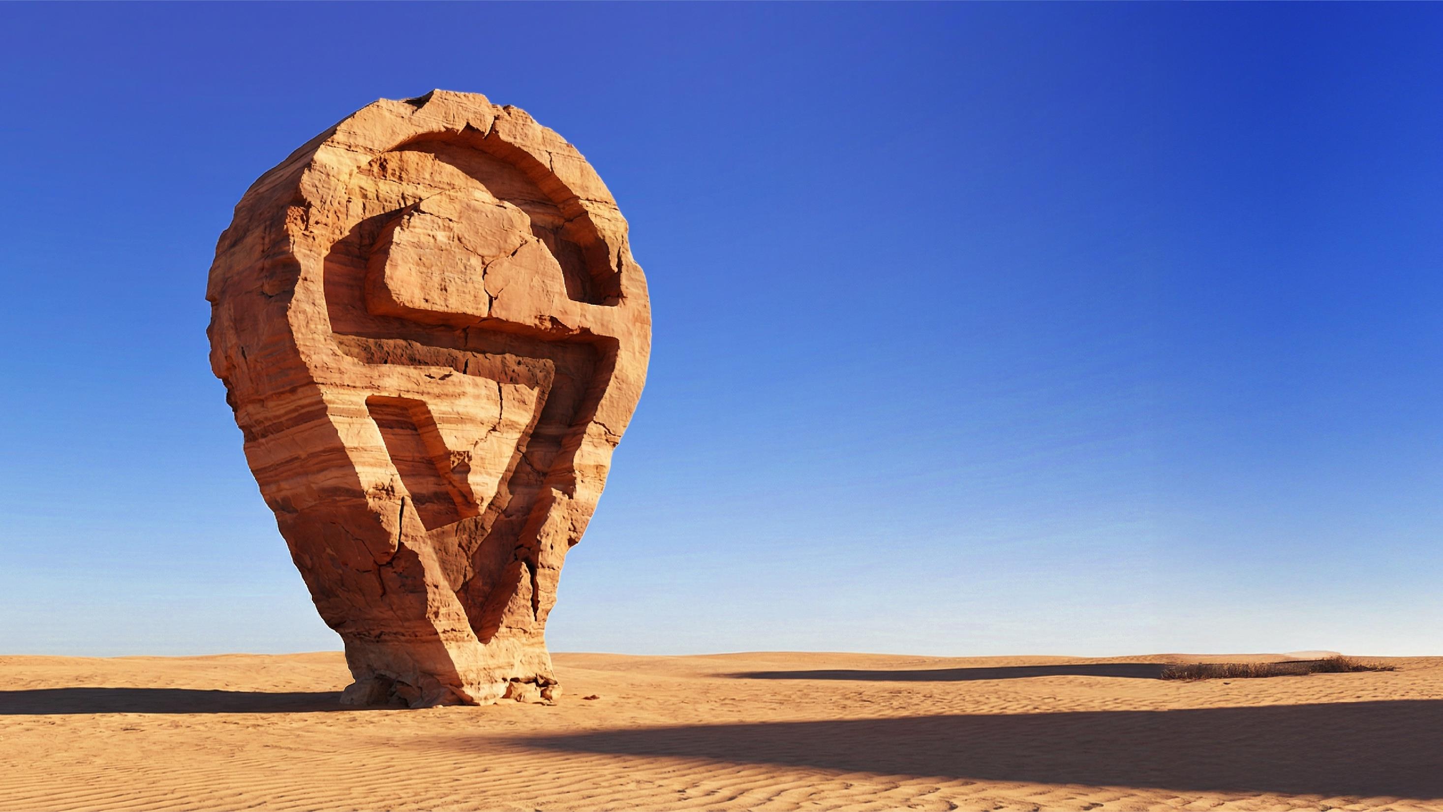 Sunlit sandstone formation in the Saudi desert